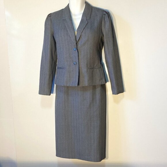 Vintage Gray pinstripe suit SZ 13 Fitted flattering office classic wardrobe stap - Picture 1 of 9